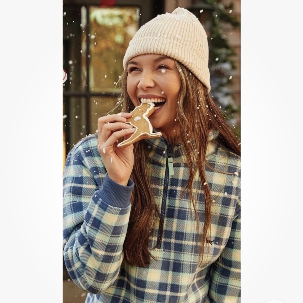 The Black Dog Cuddler Sherpa Fleece 1/2 Zip Jacket in Ocean Blue Plaid